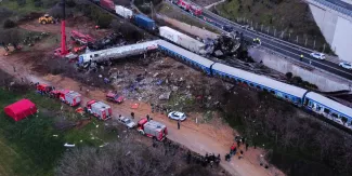 32 personnes sont mortes et 85 ont été blessées mardi soir en Grèce dans une collision entre un convoi de marchandises et un train de passagers. © STRINGER / SOOC / SOOC VIA AFP


