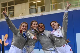 Caroline Queroli, Sara Balzer, Margaux Rifkiss et Manon Brunet-Apithy ont été irrésistibles ce dimanche à Athènes. (Twitter/@FIE_fencing)


