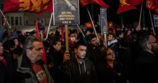 Manifestations de colère des soutiens du parti communiste grec à Athènes, le 4 mars 2023, après la catastrophe ferroviaire en Grèce.


