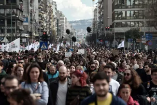 En Grèce, la pression s’accroît sur le gouvernement Mitsotakis.