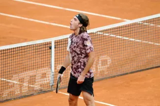 Stefanos Tsitsipas a bien fait de s'éviter une troisième manche nocturne, face à Lorenzo Musetti. (C. Emiliano/IPP/Presse Sports)


