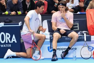 Mark Philippoussis et Stefanos Tsitsipas lors du Masters en fin d'année dernière. (S. Vishnevskii/Presse Sports)


