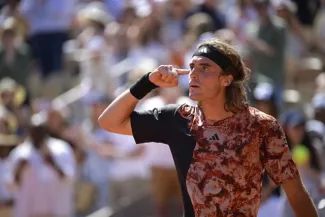 C'est dans sa tête que Stefanos Tsitsipas a trouvé la solution. (P. Lahalle/L'Équipe)


