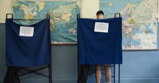 Dans un bureau de vote à Thessalonique (Grèce), le 21 mai 2023. photo SAKIS MITROLIDIS/AFP


