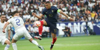 Kylian Mbappé et les Bleus ont battu les Grecs, lundi 19 juin, au Stade de France, lors des qualifications pour l'Euro 2024. © Le Parisien / Arnaud Journois / MAXPPP / PHOTOPQR/LE PARISIEN/MAXPPP


