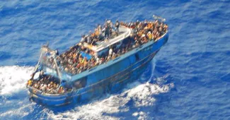 Dans la nuit du 13 au 14 juin, un bateau a fait naufrage au large de la côte grecque, avec à son bord des centaines de migrants. © GREEK COAST GUARD/HANDOUT / ANADOLU AGENCY / Anadolu Agency via AFP


