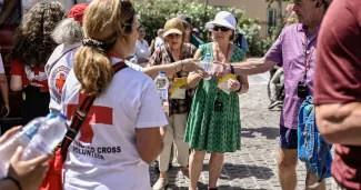 A Athènes, chaleur et tourisme goutte que goutte.