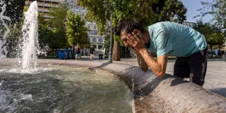 La canicule se poursuit en Grèce et aux États-Unis. © Nicolas Economou / NurPhoto / NurPhoto via AFP


