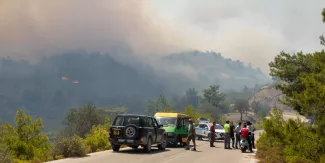 La situation semble légèrement s'améliorer en Grèce mais les pompiers restent sur le qui-vive. © Damianidis Eleftherios / ANADOLU AGENCY / Anadolu Agency via AFP


