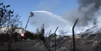 Les incendies continuent d'avancer dans le nord-est de la Grèce près de la ville portuaire d'Alexandroupolis pour la deuxième journée consécutive en raison notamment des vents.