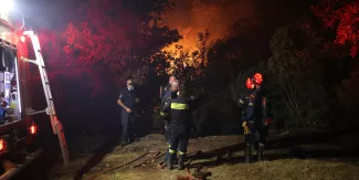 Les pompiers grecs sont encore rassemblés dans le nord-est du pays pour lutter contre les flammes meurtières.