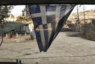 « La Grèce, longtemps montrée du doigt comme le mauvais élève de la zone euro, est en passe de rentrer dans le rang ».