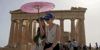 
 La Grèce est confrontée à une première vague de chaleur caniculaire, avec des températures atteignant déjà 43 °C.