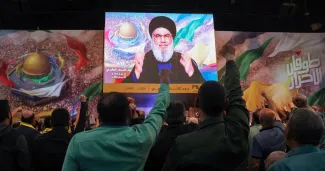 Le discours télévisé du chef du Hezbollah, Hassan Nasrallah, en banlieue de Beyrouth le 5 avril 2024.