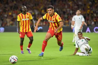 
        Abdukodir Khusanov lors de la victoire de Lens contre le Panathinaïkos (2-1), le 22 août au match aller. (J.-B. Autissier/L'Équipe)
    