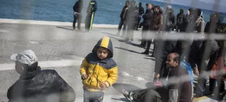 Les migrants arraisonnés en mer sont enfermés pendant plusieurs jours sur le port de l'île de Kos, en attente de papiers. Crédits photo : Olivier Jobard / MYOP/Olivier Jobard / MYOP


