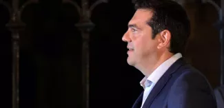 "La conscience tranquille", Tsipras part pour mieux revenir Alexis Tsipras quitte le palais présidentiel après avoir remis sa démission, ce jeudi 20 août. (LOUISA GOULIAMAKI / AFP)