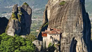 un des phénomènes les plus étonnants du monachisme: les monastères perchés des Météores. Ici, le monastère de Roussanou. Crédit: © Constantinos Iliopoulos/Fotolia/Voyageurs du Monde. Crédits photo : Constantinos Iliopoulos/Fotolia/Voyageurs du Monde


