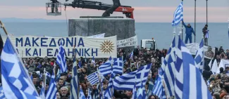 Des dizaines de milliers d'opposants au compromis sur le nom de la Macédoine envisagé par le gouvernement grec se sont rassemblés dimanche après-midi à Athènes. © Nicolas Economou / NurPhoto/


