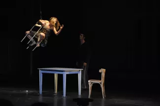 2008. "Gravity", création en duo au Festival Traverses CCN Orléans (photo DR)