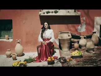 Preview image for the video "Erini - Menexedes Kai Zoumpoulia (Official Music Video)".