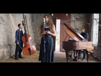 Preview image for the video "Dafne Kritharas - U Stambolu Na Bosforu (Official Music Video)".