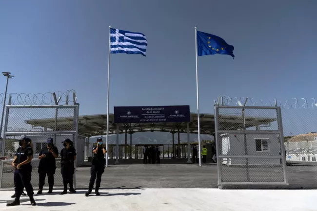 L'entrée d'un camp "fermé" de migrants, inauguré sur l'île de Samos, en Grèce, le 18 septembre 2021 . PHOTO / ALKIS KONSTANTINIDIS / REUTERS.


