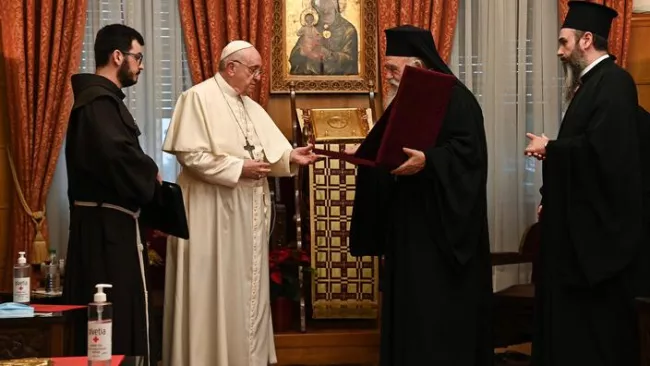 Cette visite est la première d'un pape à Athènes depuis celle de Jean Paul II. ANDREAS SOLARO / POOL / AFP


