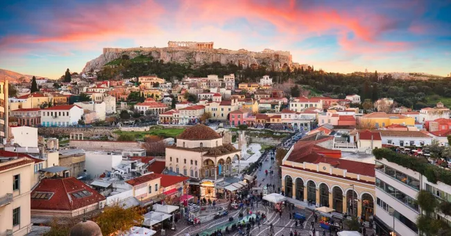 Le square Monastiraki et l'Acropole en arrière-plan. Athènes. SEREDA Tomas/TTstudio - stock.adobe.com


