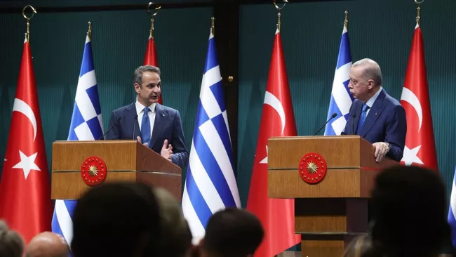 Conférence de presse du Premier ministre grec Kyriakos Mitsotakis et du président turc Recep Tayyip Erdogan. (Turkish presidential press service/AFP)