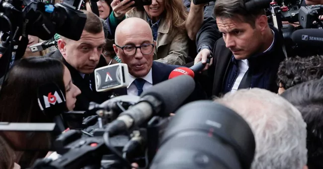 Eric Ciotti devant le QG de LR à Paris ce jeudi 13 juin 2024. 