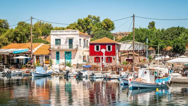 Le port de Molyvos sur l'île de Lesbos, en Grèce. (Alamy/abaca)