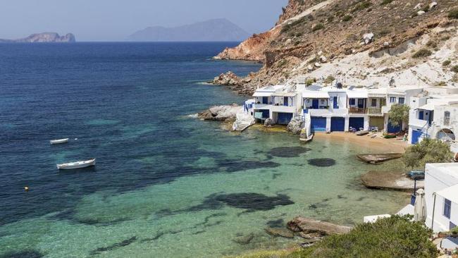 Une crique idéale, sur l'île de Milos. Crédits photo : Lefteris Papaulakis/Lefteris Papaulakis - Fotolia



