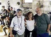 Georges Arvanitis avec Pantelis Voulgaris et Victoria Charalambidou sur le tournage de "Brides"