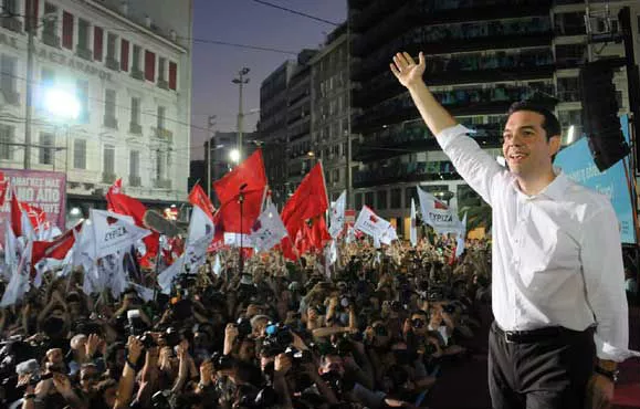 Alexis Tsipras irradiant lors du meeting des "non", place Syntagma à Athènes le 3 juillet.